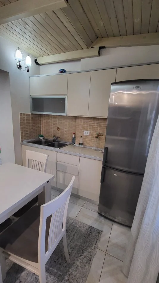 Tirane, jepet me qera apartament 2+1 Kati 2, 90 m² 550 € (Rruga e Elbasanit)
