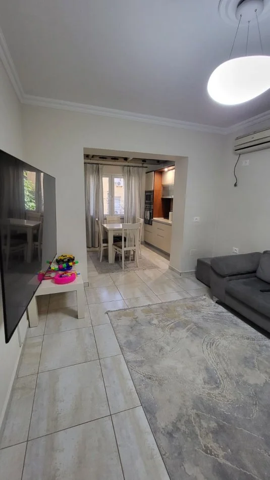 Tirane, jepet me qera apartament 2+1 Kati 2, 90 m² 550 € (Rruga e Elbasanit)