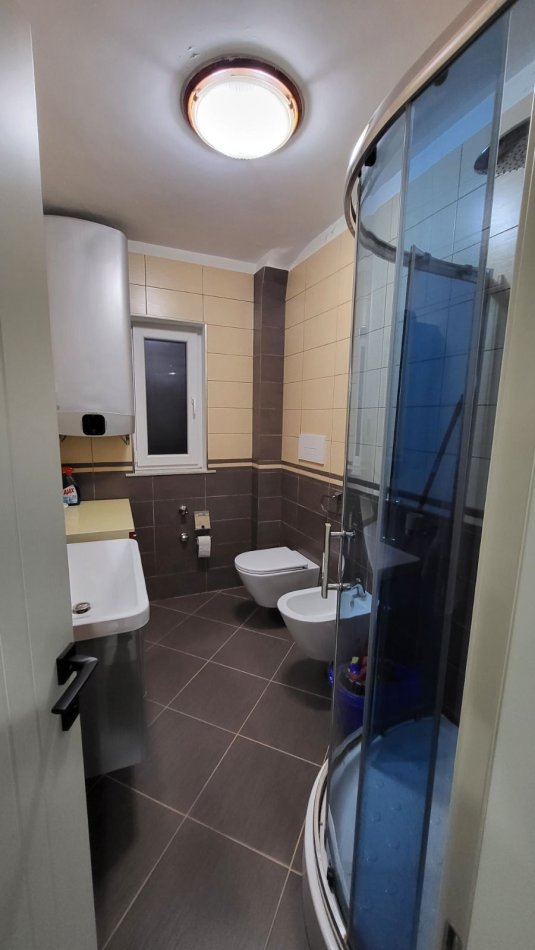 Tirane, jepet me qera apartament 2+1 Kati 2, 90 m² 550 € (Rruga e Elbasanit)