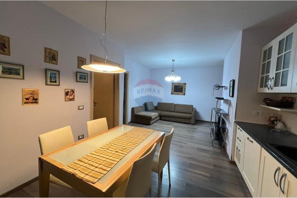 Tirane, jepet me qera apartament 2+1 Kati 2, 94 m² 600 € (Rruga Haxhi Hysendalliu)