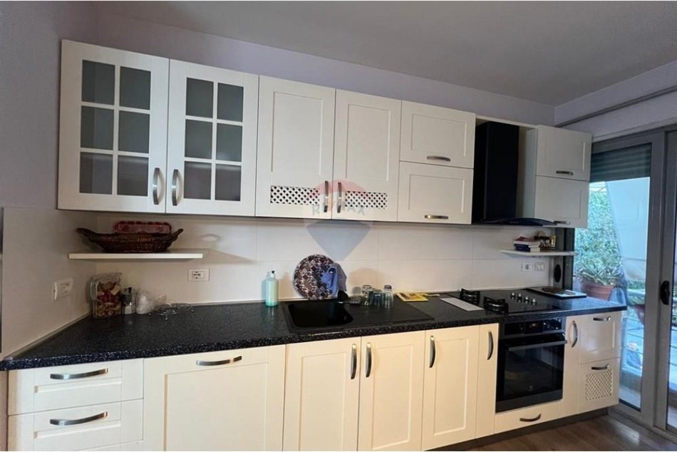 Tirane, jepet me qera apartament 2+1 Kati 2, 94 m² 600 € (Rruga Haxhi Hysendalliu)