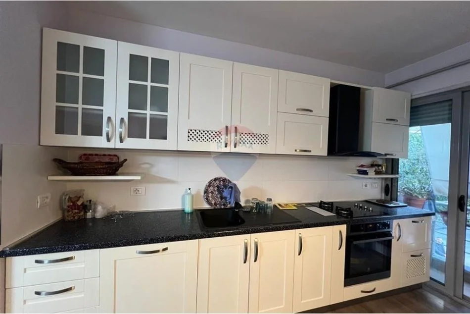 Tirane, jepet me qera apartament 2+1 Kati 2, 94 m² 600 € (Rruga Haxhi Hysendalliu)