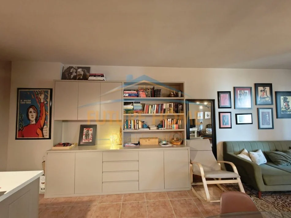 Tirane, jepet me qera apartament 2+1 Kati 5, 106 m² 1.000 € (Rruga e Kavajes)