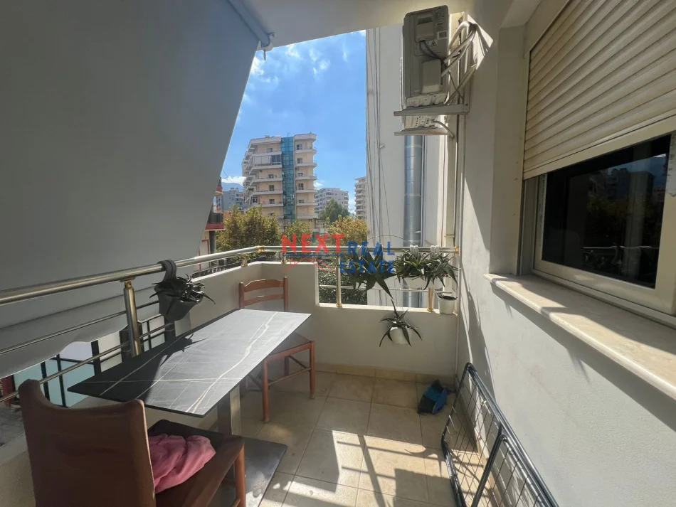 Vlore, jepet me qera apartament 1+1+Ballkon Kati 2, 300 € (TEK HOTEL PARTNER)