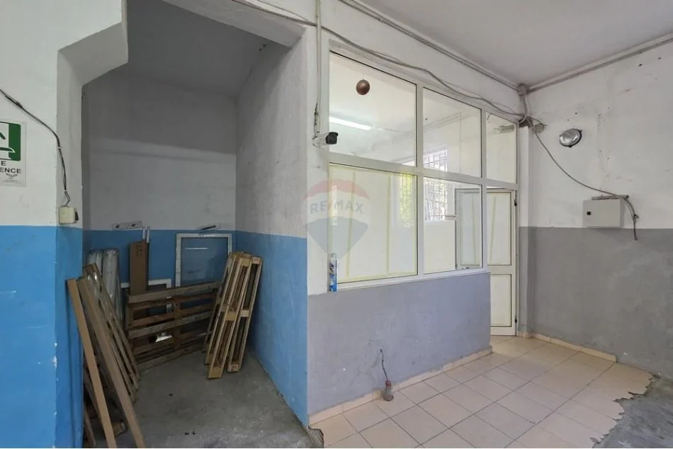 Tirane, jepet me qera magazine Kati 0, 700 m² 1.400 € (SHKOLLA BAJRAM CURRI)