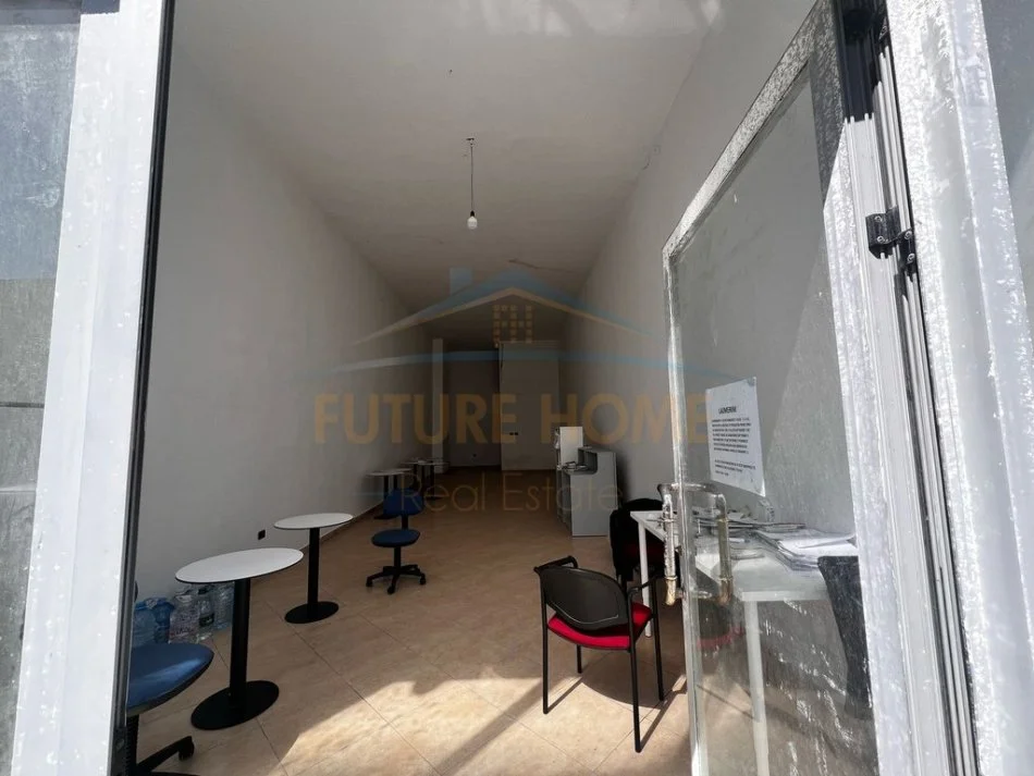 Durres, jepet me qera ambjent biznesi Kati 0, 80 m² 300 € (Ish Urt, Durrës)