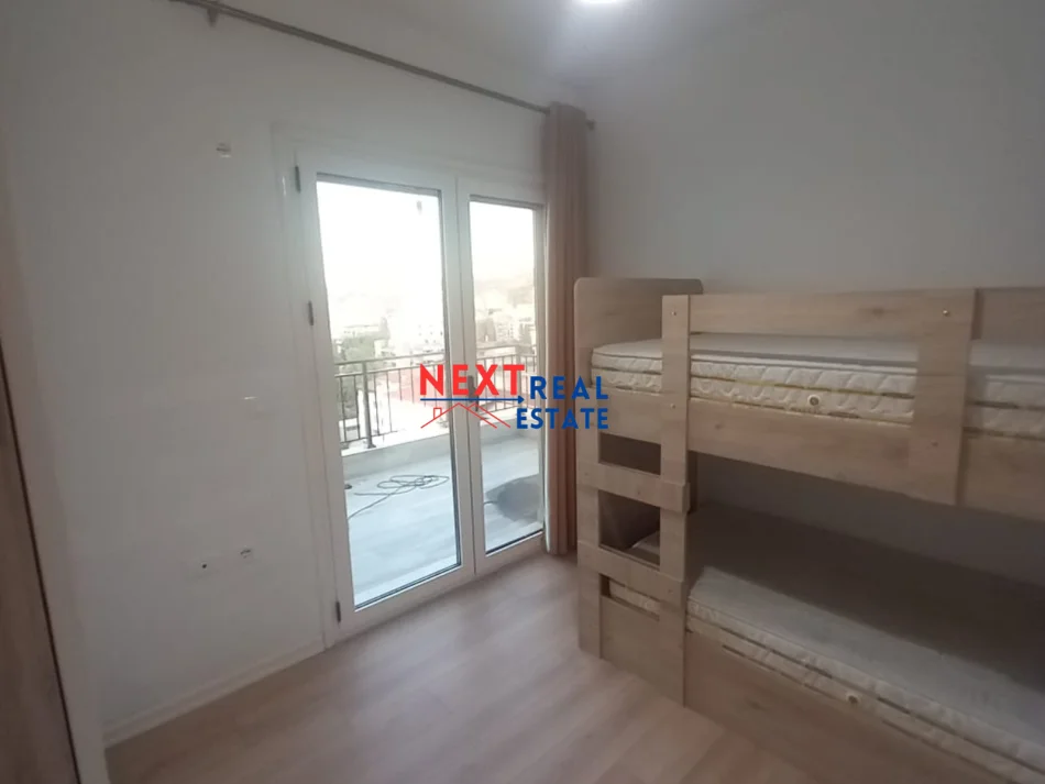 Vlore, jepet me qera shtepi 2+1+Ballkon , 500 € 