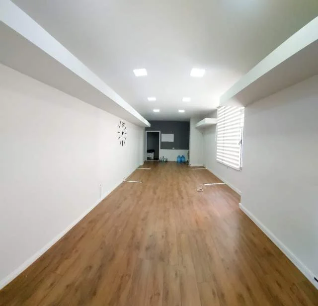 Tirane, jepet me qera dyqan Kati 0, 50 m² 650 Euro (Myslym Shyri)