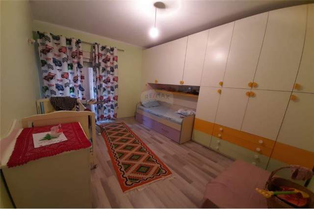 Tirane, jepet me qera apartament 2+1+BLK Kati 6, 100 m² 360 Euro (Vila L)