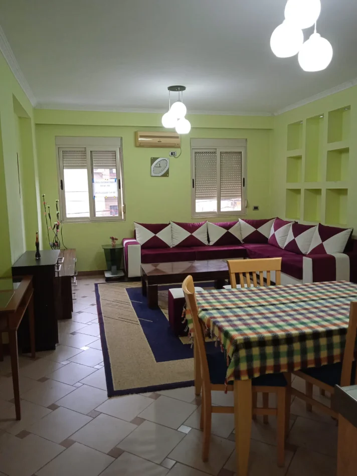Tirane, jepet me qera apartament 2+1 Kati 2, 74 m² 65 € (BLLOKU I AMBASADAVE)