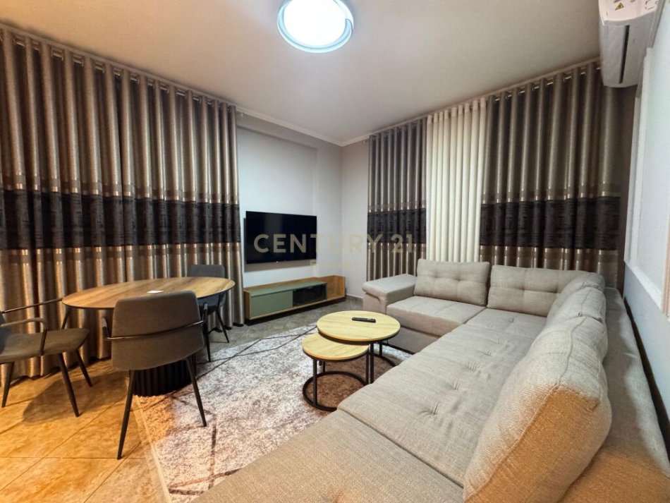 Tirane, jepet me qera apartament 2+1 Kati 7, 90 m² 600 € (Fresku)