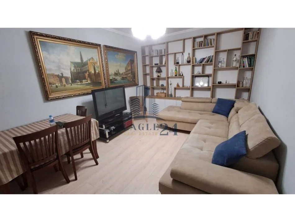Tirane, jepet me qera apartament 2+1 Kati 4, 110 m² 400 € (FRESK)