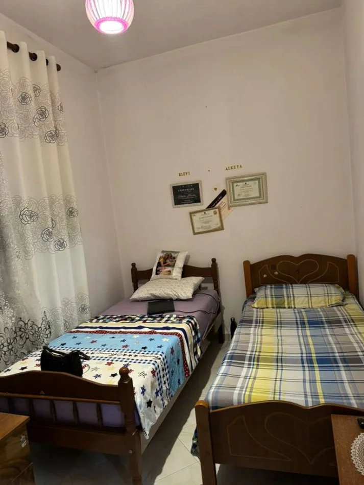 Tirane, jepet me qera shtepi 2+1+Ballkon Kati 2, 85 m² 550 € (Siri Kodra)