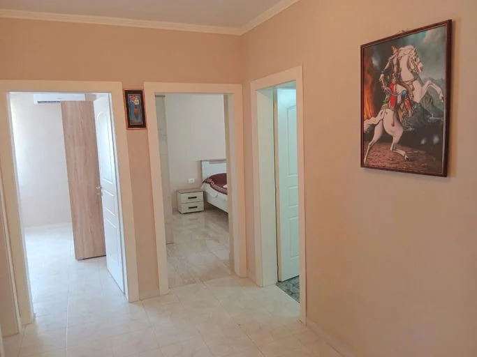 Tirane, jepet me qera apartament 2+1+Ballkon Kati 1, 80 m² 700 € (Rruga "Avni Rustemi")