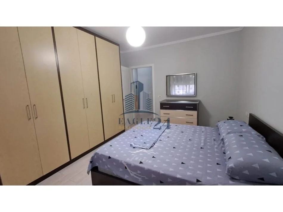 Tirane, jepet me qera apartament 2+1 Kati 4, 110 m² 400 € (FRESK)