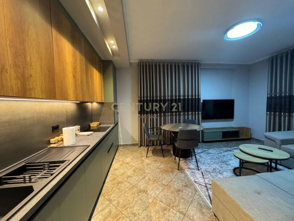 Tirane, jepet me qera apartament 2+1 Kati 7, 90 m² 600 € (Fresku)