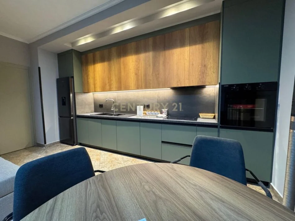 Tirane, jepet me qera apartament 2+1 Kati 7, 90 m² 600 € (Fresku)