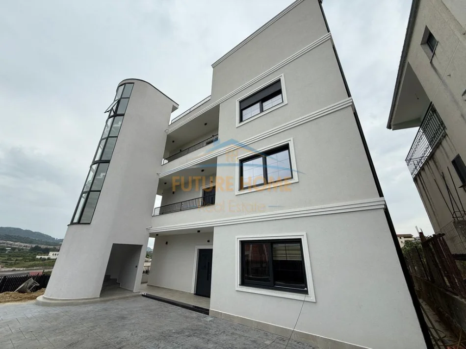 Tirane, jepet me qera Vile 4-Kateshe , 365 m² 5.000 € (SAUK)