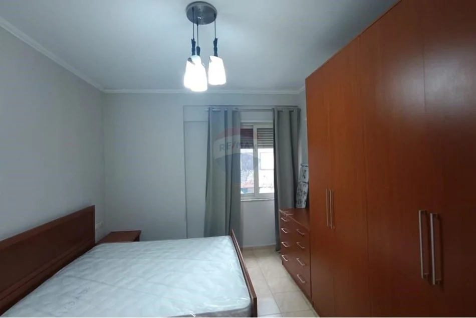 Tirane, jepet me qera apartament 1+1+Ballkon Kati 2, 550 € 