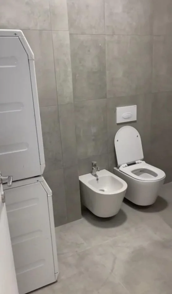 Tirane, jepet me qera apartament 2+1+Ballkon Kati 2, 90 m² 600 € (Univers City)