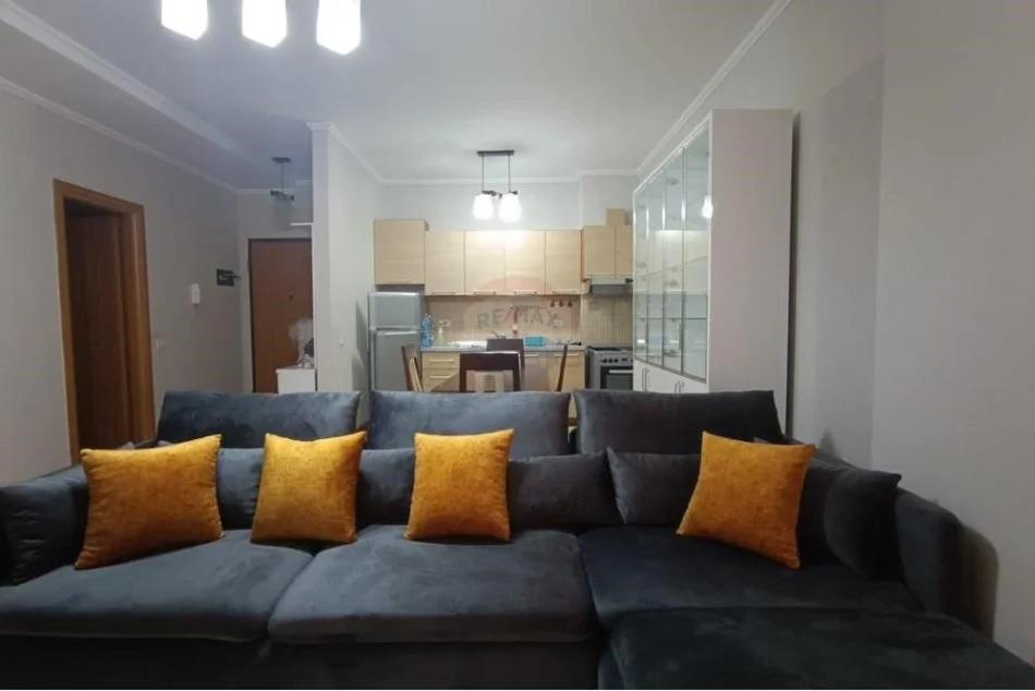 Tirane, jepet me qera apartament 1+1+Ballkon Kati 2, 550 € 