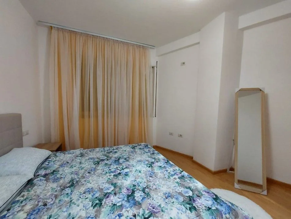 Tirane, jepet me qera apartament 2+1 , 80 m² 700 € (Rruga e Dibres, tek Hotel Stela)