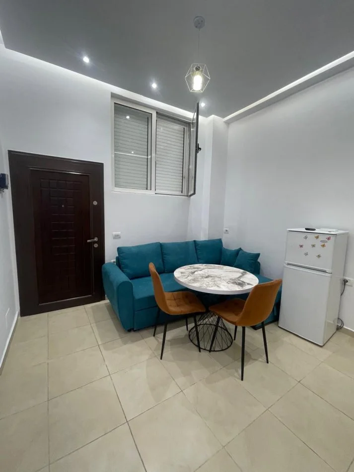 Tirane, jepet me qera 1+1+Ballkon Kati 1, 60 m² 400 € (Rruga "Fuat Toptani")