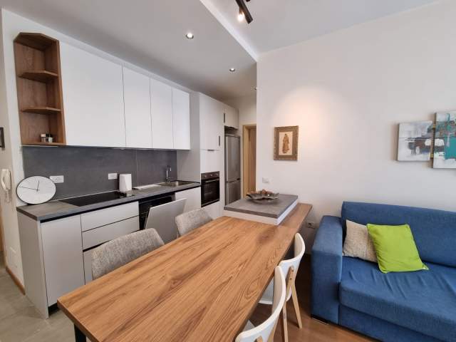 Tirane, jepet me qera apartament 2+1+BLK Kati 5, 82 m² 600 Euro (Rruga Haxhi Kika)