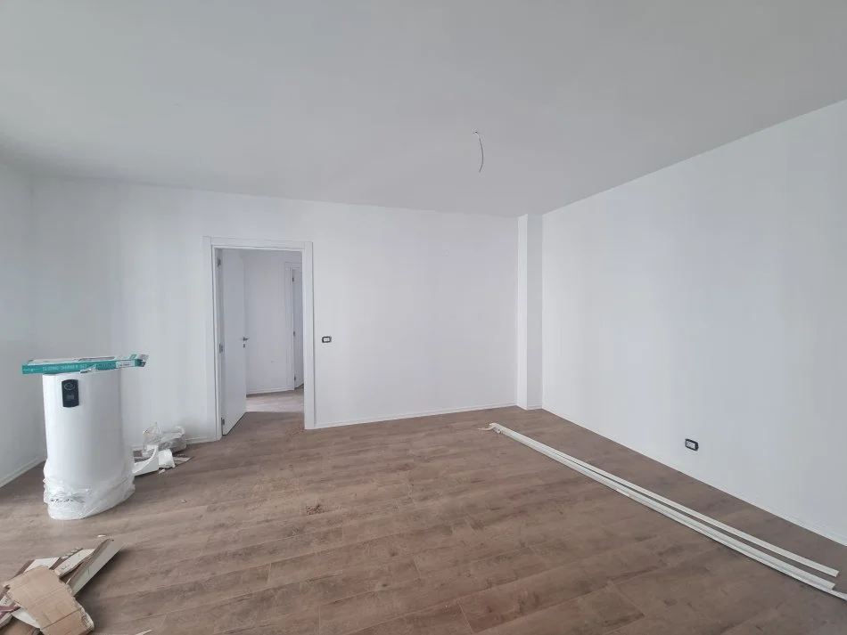 Tirane, jepet me qera zyre Kati 1, 108 m² 700 € (Rruga Dritan Hoxhaa)