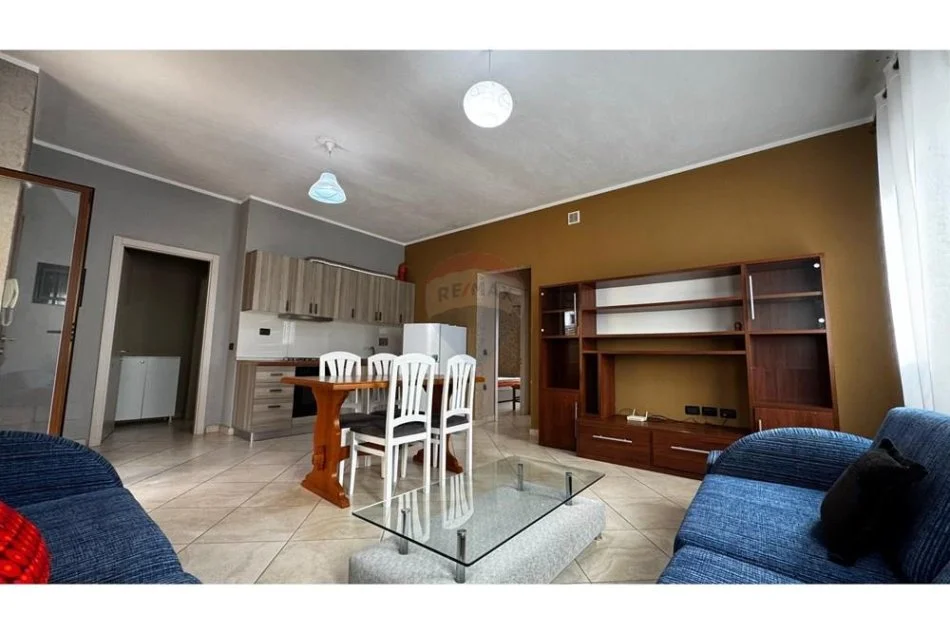 Tirane, jepet me qera apartament 2+1 Kati 3, 450 € (Sauk)