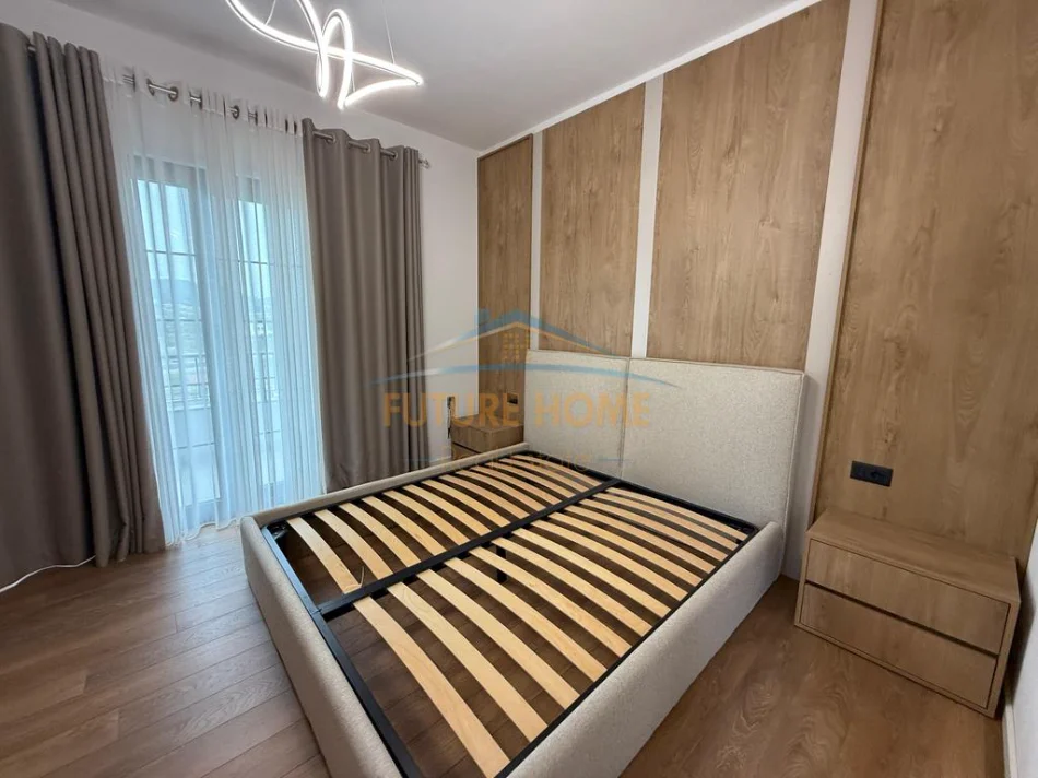 Tirane, jepet me qera Vile 4-Kateshe , 365 m² 5.000 € (SAUK)