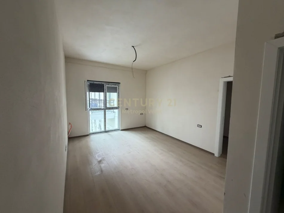 Tirane, shitet apartament 2+1+Ballkon Kati 2, 127 m² 190.500 € (SAUK I VJETER)