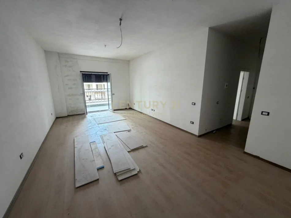 Tirane, shitet apartament 2+1+Ballkon Kati 2, 127 m² 190.500 € (SAUK I VJETER)