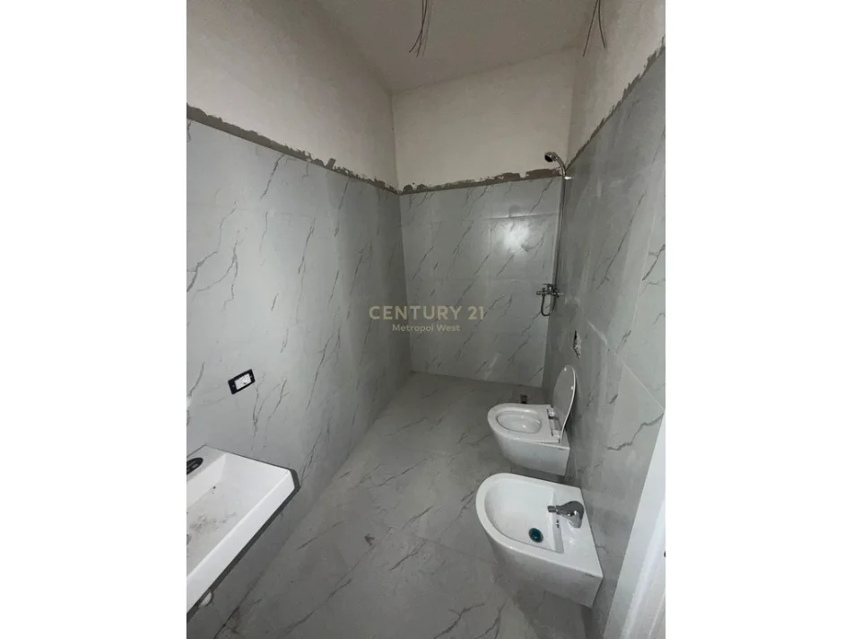 Tirane, shitet apartament 2+1+Ballkon Kati 2, 127 m² 190.500 € (SAUK I VJETER)