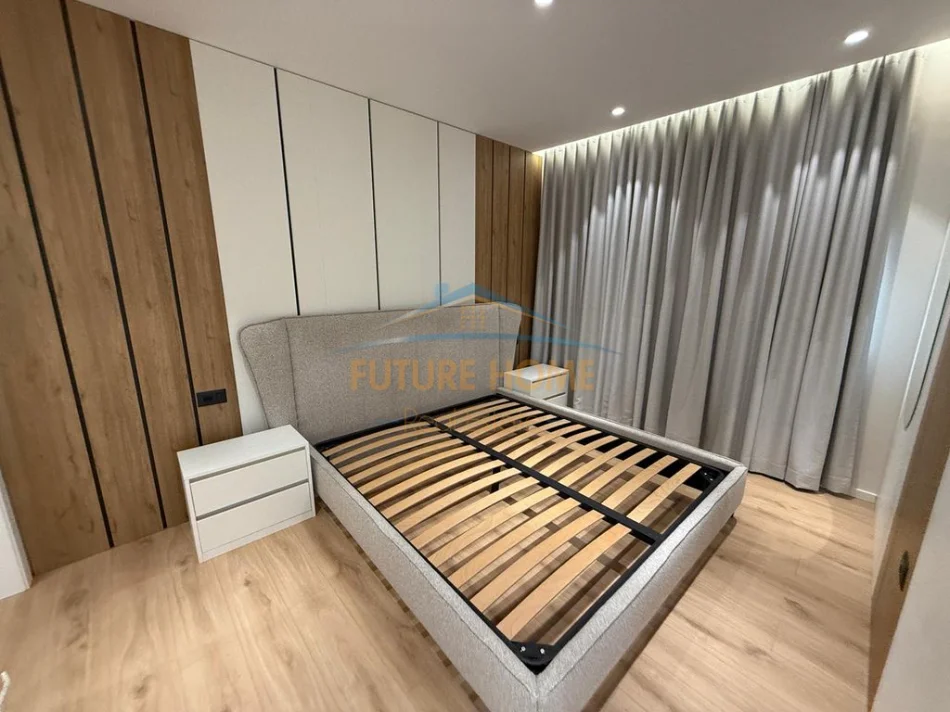Tirane, jepet me qera Vile 4-Kateshe , 365 m² 5.000 € (SAUK)