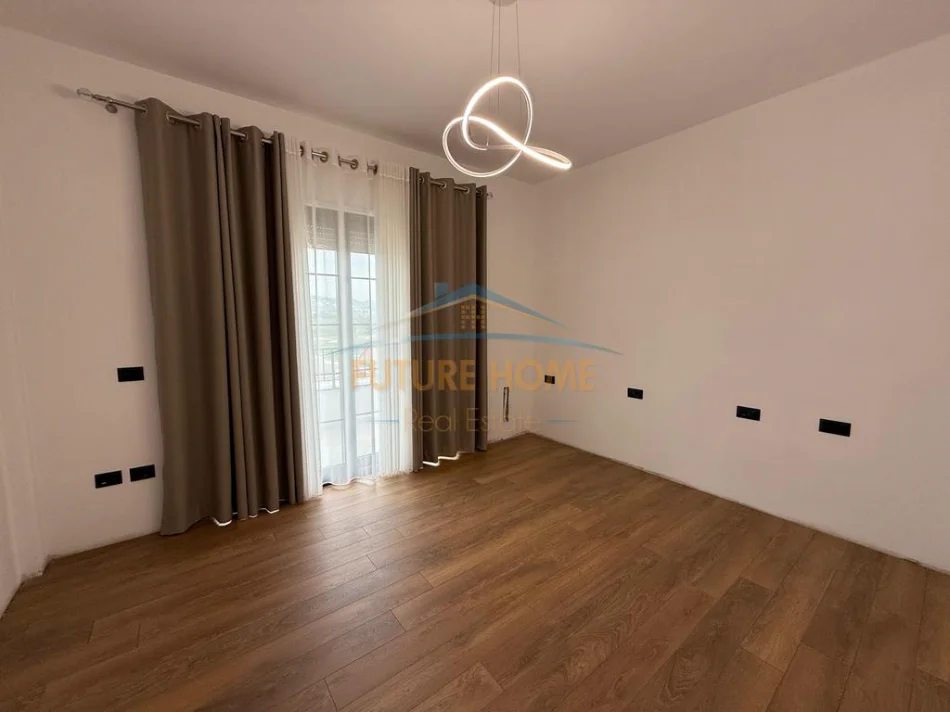 Tirane, jepet me qera Vile 4-Kateshe , 365 m² 5.000 € (SAUK)