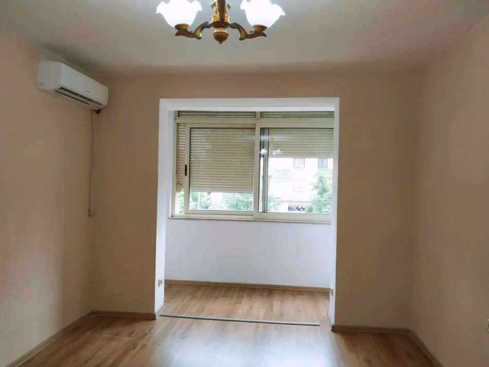 Tirane, jepet me qera apartament 1+1+Ballkon Kati 2, 50 m² 450 € (Rruga Muhamet Gjollesha)