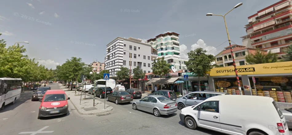 Tirane, jap me qera apartament+verande | Penthouse 4+1 Kati 5, 202 m² 1.300 € (Rruga Elbasanit perballe Downtown)