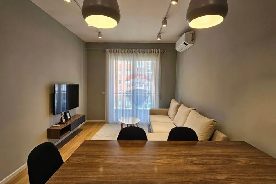 Apartament 1+1 me qira + parkim te Sima Com
