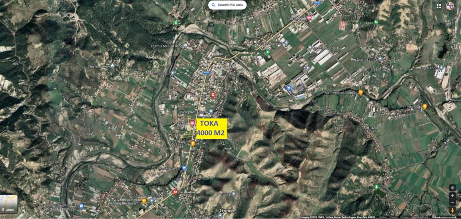 Tirane, Shitet Tokë/Truall, sipërfaqe 3'850 m², me Cmim 155 euro €/m2, neto në Pezë-Helmës-Ndroq- Plepa Durrës, pranë Urës Beshirit, 8-km nga Tirana, buzë rrugës / aksit nacional SH.56 Tiranë - Kombinat - Ndroq - Plepa, në krahun e djathtë drejtimi Tirane- Ura Beshirit Ndroq. .