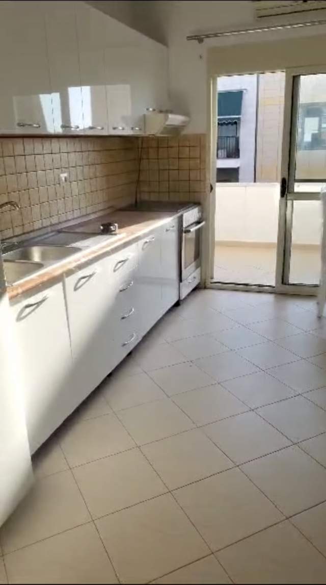 Tirane, jepet me qera apartament 1+1 Kati 7, 70 m² 400 Euro (rruga mehdi frasheri)
