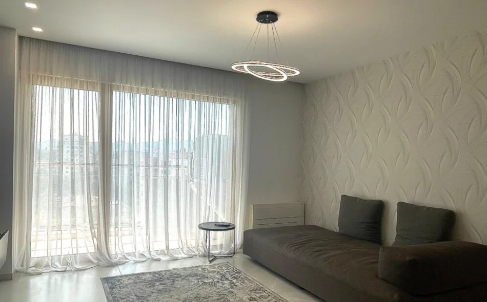 Tirane, jepet me qera apartament 2+1+Ballkon , (Bllok)