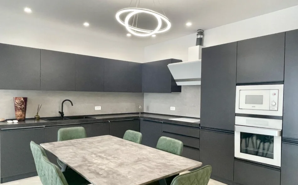 Tirane, jepet me qera apartament 2+1+Ballkon , (Bllok)