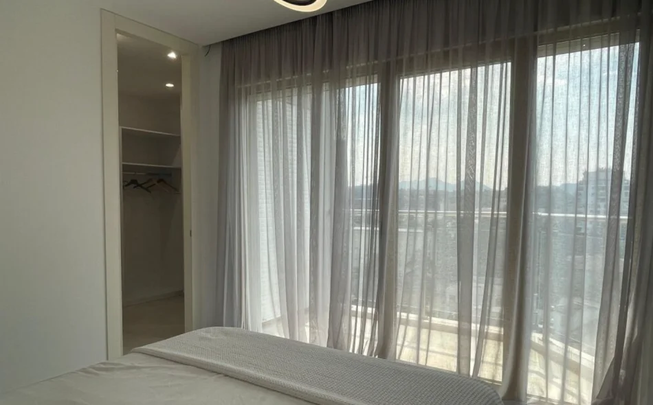 Tirane, jepet me qera apartament 2+1+Ballkon , (Bllok)