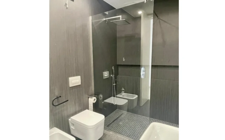 Tirane, jepet me qera apartament 2+1+Ballkon , (Bllok)