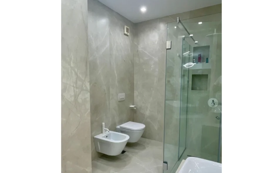 Tirane, jepet me qera apartament 2+1+Ballkon , (Bllok)