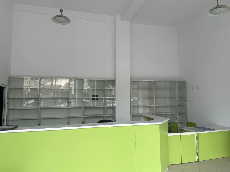Tirane, jepet me qera ambjent biznesi Kati 0, 52 m² 400 € (rruga endri keko)
