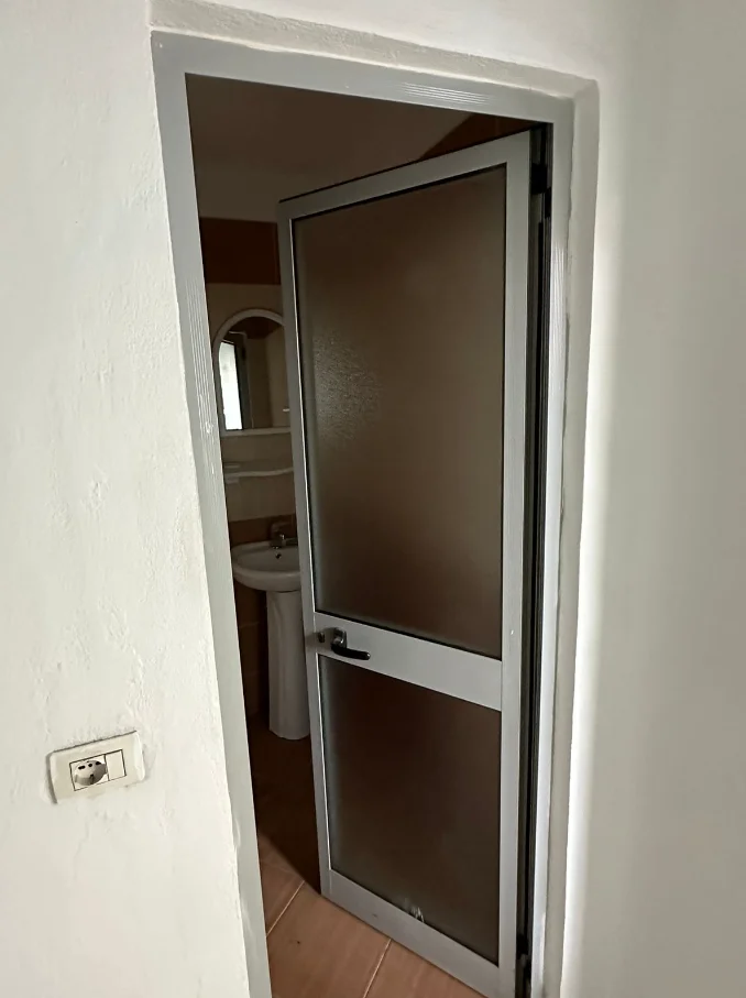 Tirane, jepet me qera ambjent biznesi Kati 0, 52 m² 400 € (rruga endri keko)