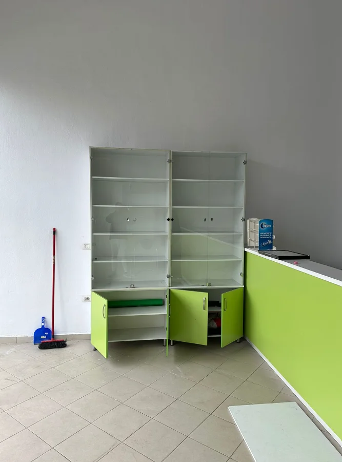 Tirane, jepet me qera ambjent biznesi Kati 0, 52 m² 400 € (rruga endri keko)