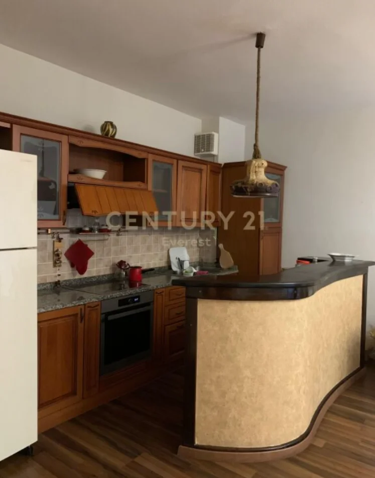 Tirane, jepet me qera apartament 1+1 Kati 2, 71 m² 500 € (spitali gjerman)